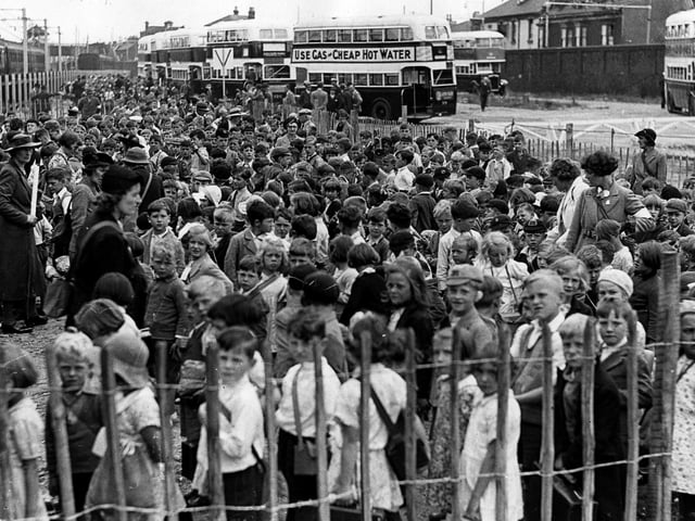Evacuees queue up for the buses that will take them out of Portsmouth. The News PP303