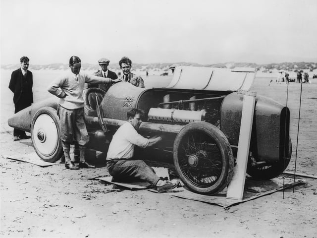 Malcolm Campbell with Sunbeam 350hp at Pendine