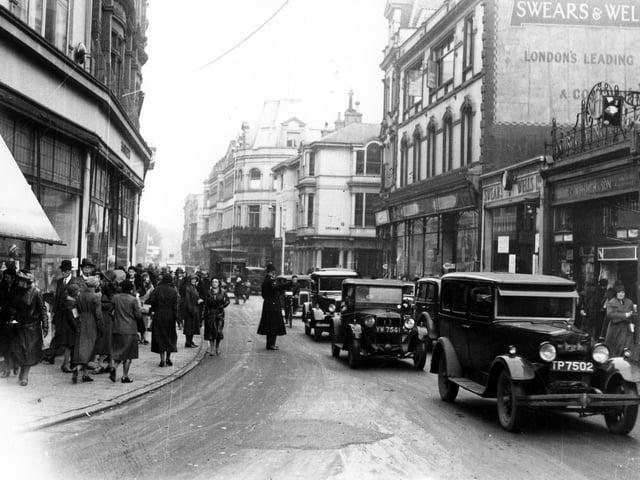Palmerston Road in the 1930's. The News PP981