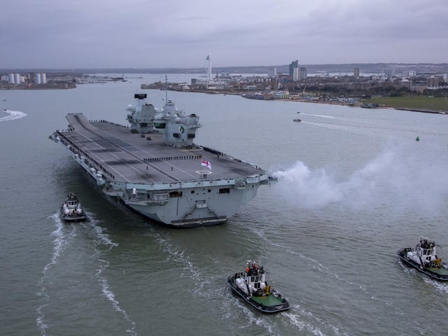 HMS Queen Elizabeth returning home to Portsmouth