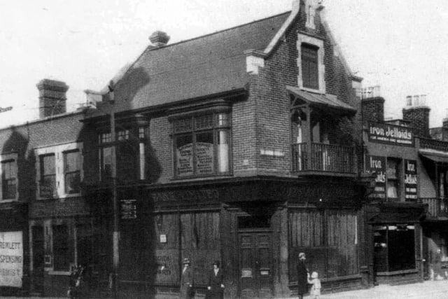 26 classic photos showing Fratton Road in Portsmouth over the years