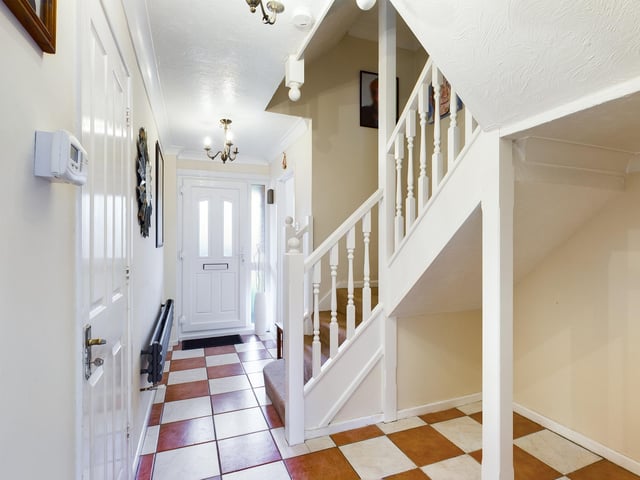 Holcot Lane, Anchorage Park. 4 bedroom house with off- road parking. £360,000