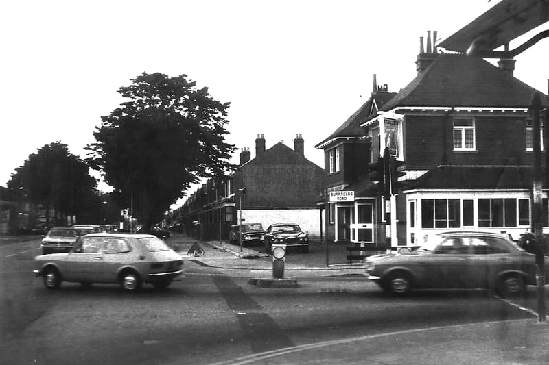 Copnor Road Portsmouth 1975. The Star and Garter on the corner of Copnor Road and Burrfields Road.