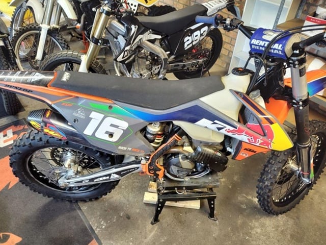 Two racing bikes and an electronic racing bike have been stolen in Fareham. Picture: Hampshire and Isle of Wight Constabulary.
