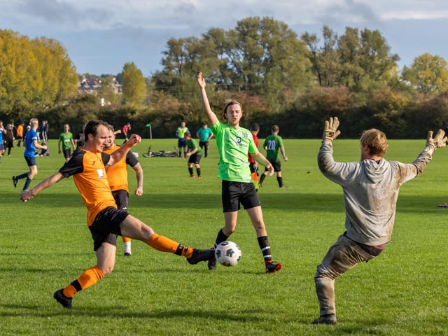 Waterlooville Wanderers (green) v AFC Farlington. Picture: Mike Cooter