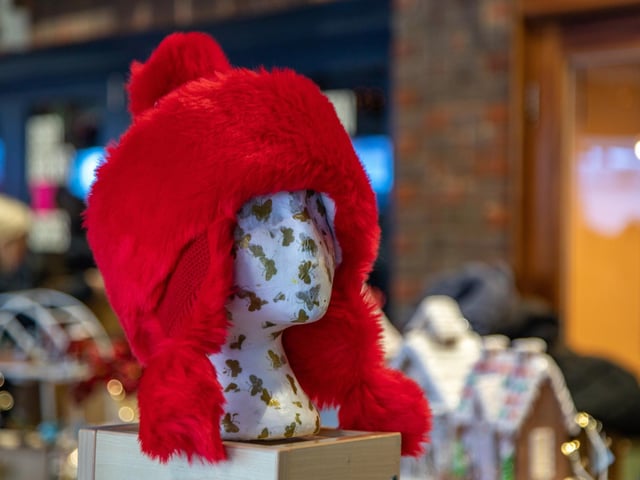 Fighting the freeze in style at Port Solent. Picture: Mike Cooter (091223)