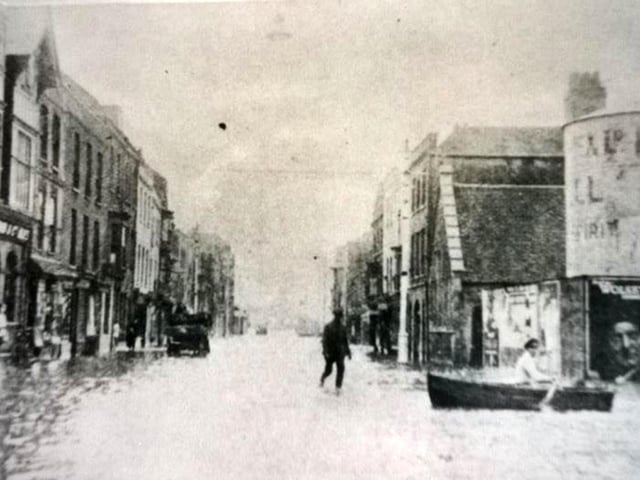 Broad Street, Old Portsmouth. Year unknown.