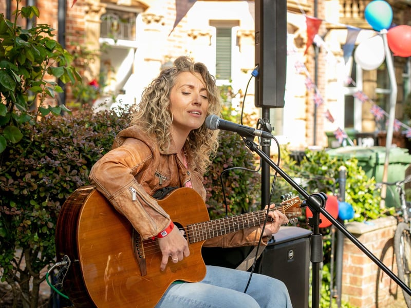 Lauren Ross singing in Essex Road, Southsea
