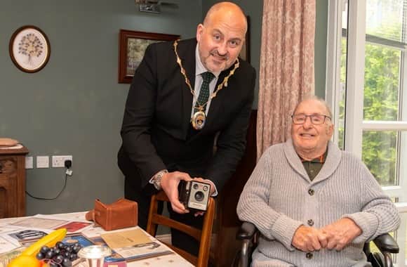Fareham care home Parker Meadows was transformed as part of a 1940s inspired event to help those with dementia. The mayor of Fareham, Councillor Michael Ford, was in attendance.