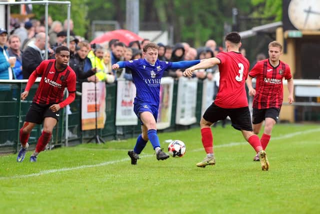 Baffins (blue) v Petersfield. Picture by Sarah Standing