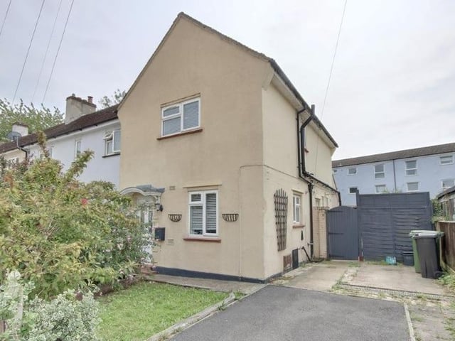 This propery comes with two bedrooms, one bathroom and one reception room.