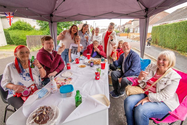 Platinum Jubilee parties across Portsmouth on Sunday 5th June 2022
Pictured: Celebrations at Boundary Way, Havant
Picture: Habibur Rahman