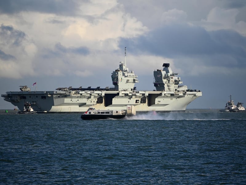 HMS Queen Elizabeth leaves Portsmouth.
