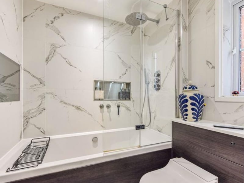 This home has no forward chain and is perfect for an investor or a big family.