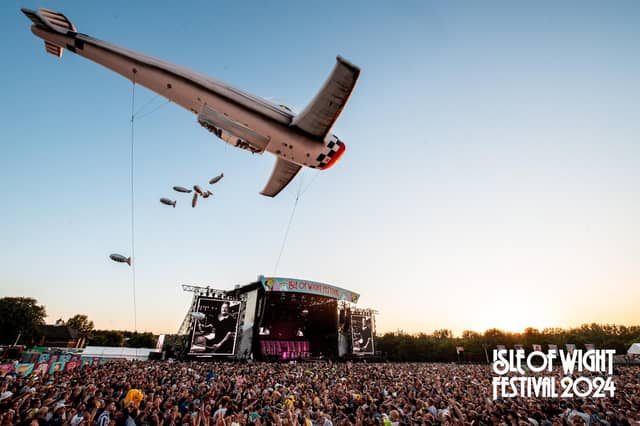Fantastic pictures from the last night of this year’s Isle of Wight Festival show music fans enthralled by the likes of Green Day, McFly and Marnie Marie.