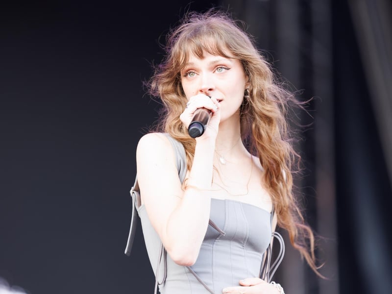 Pictured: The Crowds enjoying the time with Holly Humberstone on Common Stage Picture:Marcin Jedrysiak