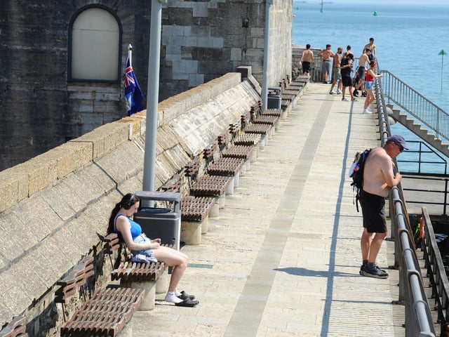 Temperatures soared to 27C in Portsmouth on Wednesday, June 26, 2024. People out and about in Old Portsmouth.Picture: Sarah Standing (250624-1233)