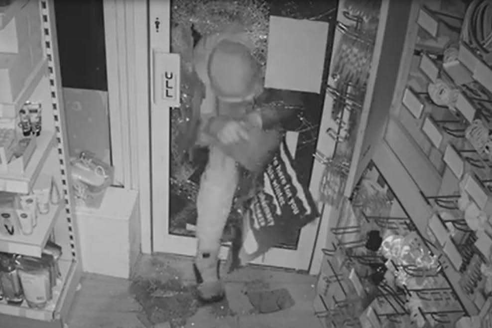 Thug breaks into pharmacy and drops bag of stolen goods