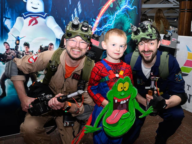 Pictured is: Tom, Dexter,4, and Ollie with Slimmer.Picture: Keith Woodland (080621-42)
