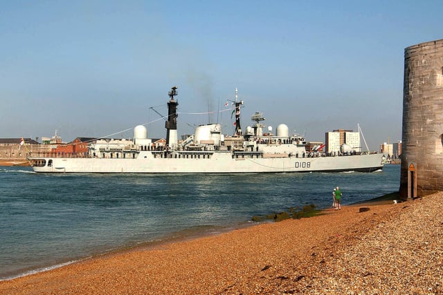 Royal Navy warship HMS Cardiff makes a symbolic last entry to her Portsmouth home on 14th July 2005, as her long and distinguished career draws to a close. Picture: LA(Phot) Gregg Macready FRPU(E)/Royal Navy