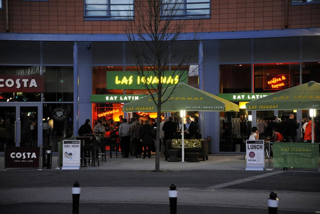 Las Iguanas, in Gunwharf Quays, offers a 90 minute bottomless brunch every day. For brunch, you can choose between a starter and main that includes nachos, breakfast burritos, burgers and much more. To go bottomless, you can choose between unlimited prosecco and draught beer for £29.95. Brunch goers can upgrade to bottomless cocktails for an extra £5.