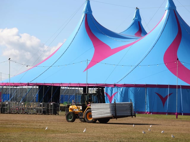 Scene in Portsmouth at the Victorious site clean up starts after the festival.
Monday 28th August 2023.
Picture: Sam Stephenson.