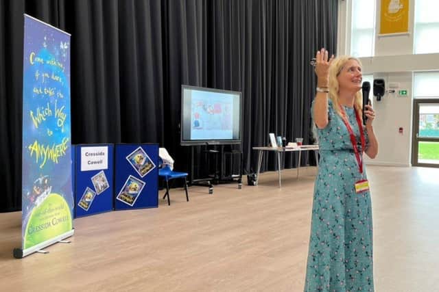 The author-illustrator speaks to pupils.