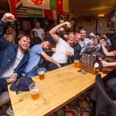 Fans in Portsmouth watching the World Cup, England Vs USA on Friday 25th November 2022
Fans in Green Post, Portsmouth 
Picture: Habibur Rahman