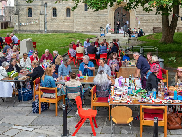 The Jubilee street party at Portsmouth Cathedral. Picture: Mike Cooter (050622)