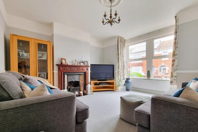 The listing says: "The property comprises: Hallway, lounge, dining room, fitted kitchen and family room with utility room and cloakroom on the ground floor with three bedrooms and bathroom on the first floor and a further bedroom on the second floor."