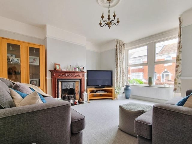 The listing says: "The property comprises: Hallway, lounge, dining room, fitted kitchen and family room with utility room and cloakroom on the ground floor with three bedrooms and bathroom on the first floor and a further bedroom on the second floor."