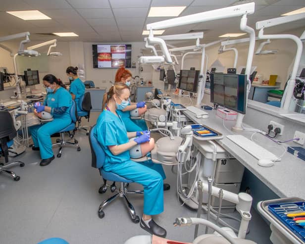 Students use new 'phantom head' simulation