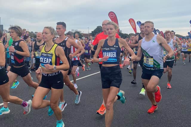 Elite runners set off