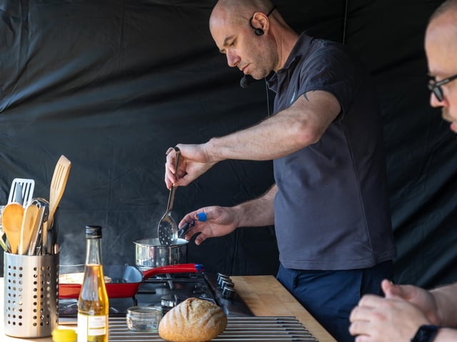 Cooking demonstrations from 'Chilly Olly' and 'Chilli Pepper Perrett'. Picture: Mike Cooter (210522)