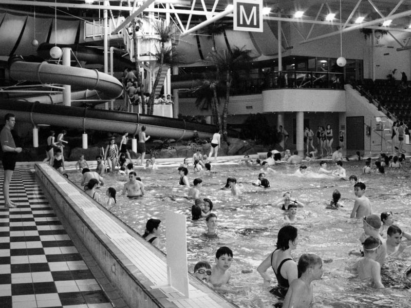 A busy summers day for the Pyramids Centre in February 1995. The News PP5056