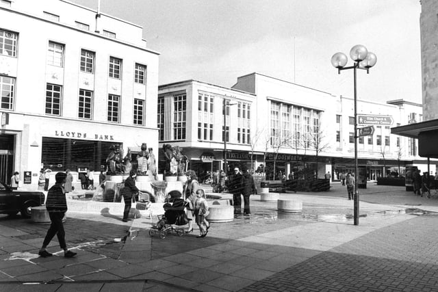 Commercial Road, Portsmouth in June, 1985. The News PP3909