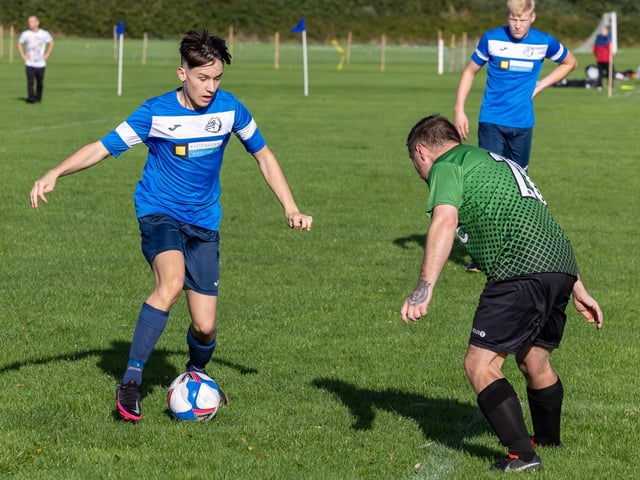 Bulldog (blue) v Portsmouth Parks. Picture: Mike Cooter