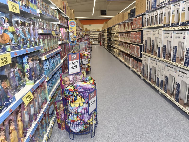 B&M opened in Southampton Road Retail Park in Titchfield, on Saturday, December 2, 2023.

Picture: Sarah Standing (011223-2864)