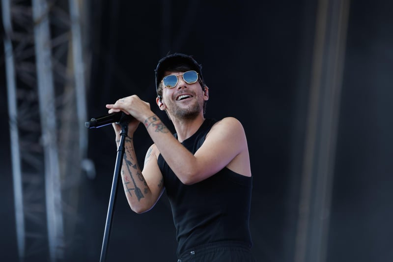 Louis Tomlinson Pictured: Louis Tomlinson singing on the Common Stage Picture:Marcin Jedrysiak