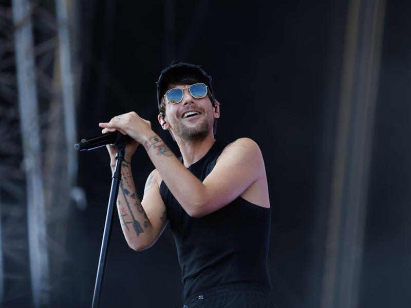 Louis Tomlinson Pictured: Louis Tomlinson singing on the Common Stage Picture:Marcin Jedrysiak