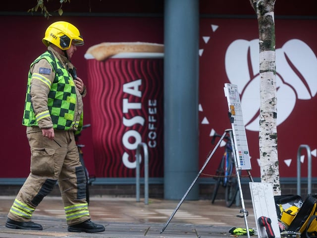 Hampshire Fire & Rescue at the aftermath of a fire at Costa Coffee, Isambard Brunel Road, Portsmouth
Picture: Chris Moorhouse (291025-31)
