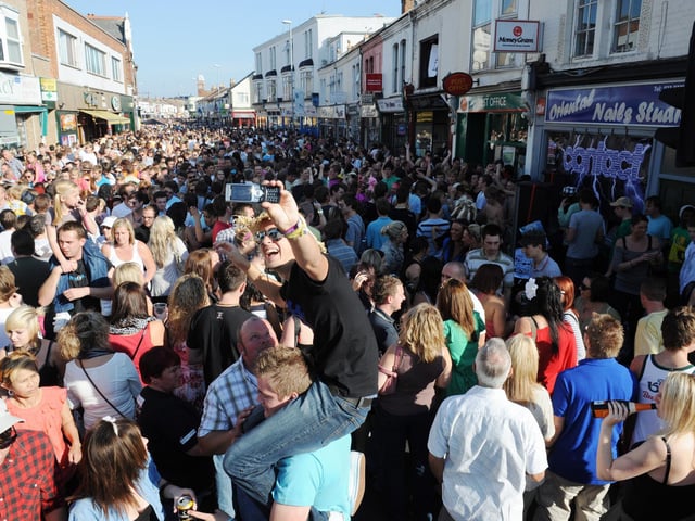 Love Albert Road day 2009, Thousands attend the event - DJ Matt Handy raves it up.  Picture: Paul Jacobs. (093449-43)