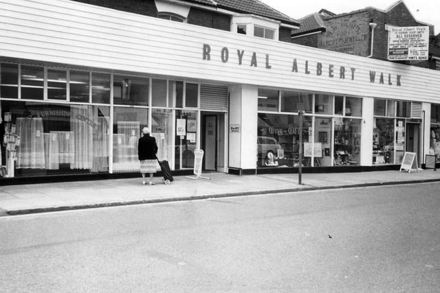 Royal Albert Walk, Albert Road Portsmouth 1985. The News 1681-3