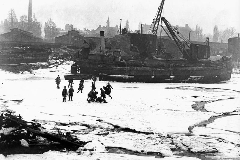 Portsmouth Harbour in the winter of 1939 near Stamshaw