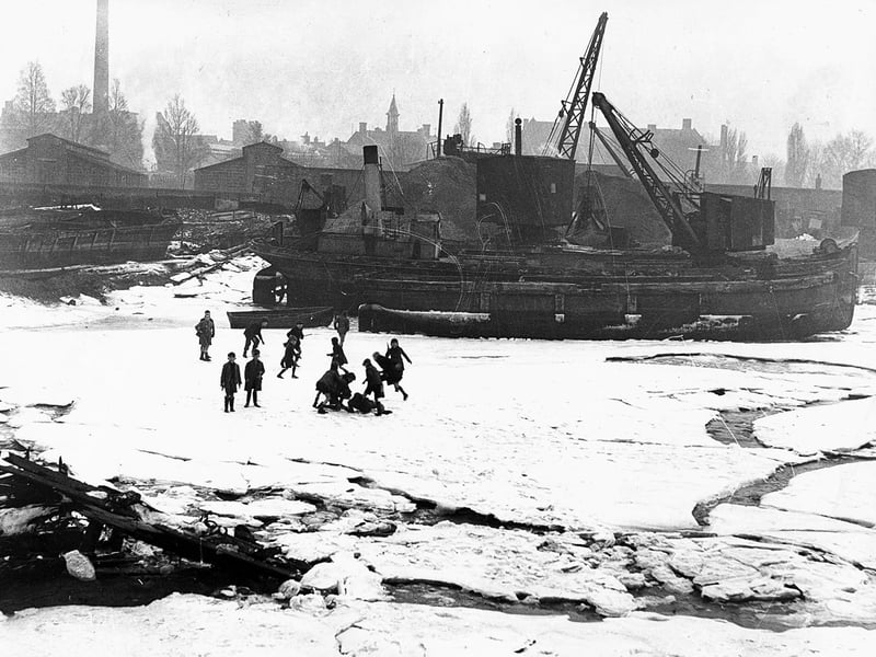 Portsmouth Harbour in the winter of 1939 near Stamshaw