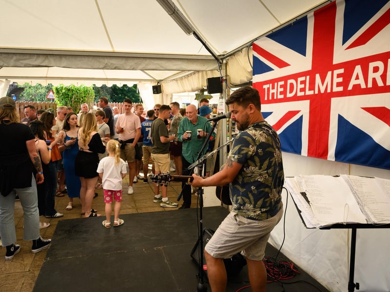 Roy Peplow entertained the drinkers at The Delme Arms Beer FestivalPicture: Keith Woodland (250521-3)