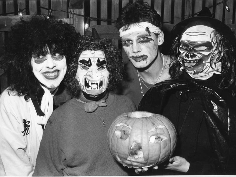 Enjoying Halloween in Havant on October 31 1989. The News PP3428