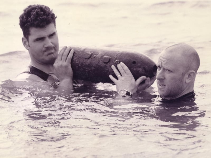 AB diver Garry Nicholas-Horvarth-Toldi (left) and AB diver Neil Smith, lift a WW2 defused bomb out the Solent, 1995. The News PP5544