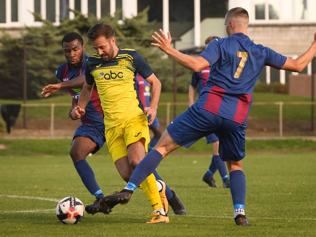 Moneyfields' Dec Seiden (yellow). Picture: Keith Woodland