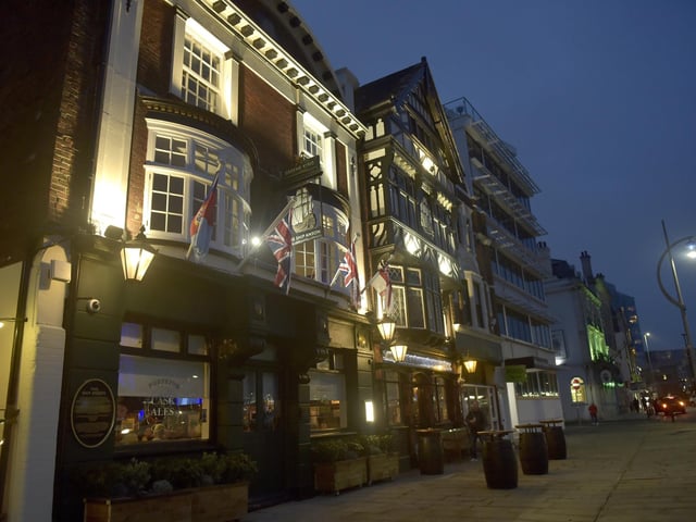 Portsmouth's Historic Dockyard has five of the top rated attractions in Portsmouth according to TripAdvisor. Within a stones throw of the entrance is one of their top rated restaurant, The Ship Anson in The Hard, which has a 4.5 rating from 1,227 reviews.